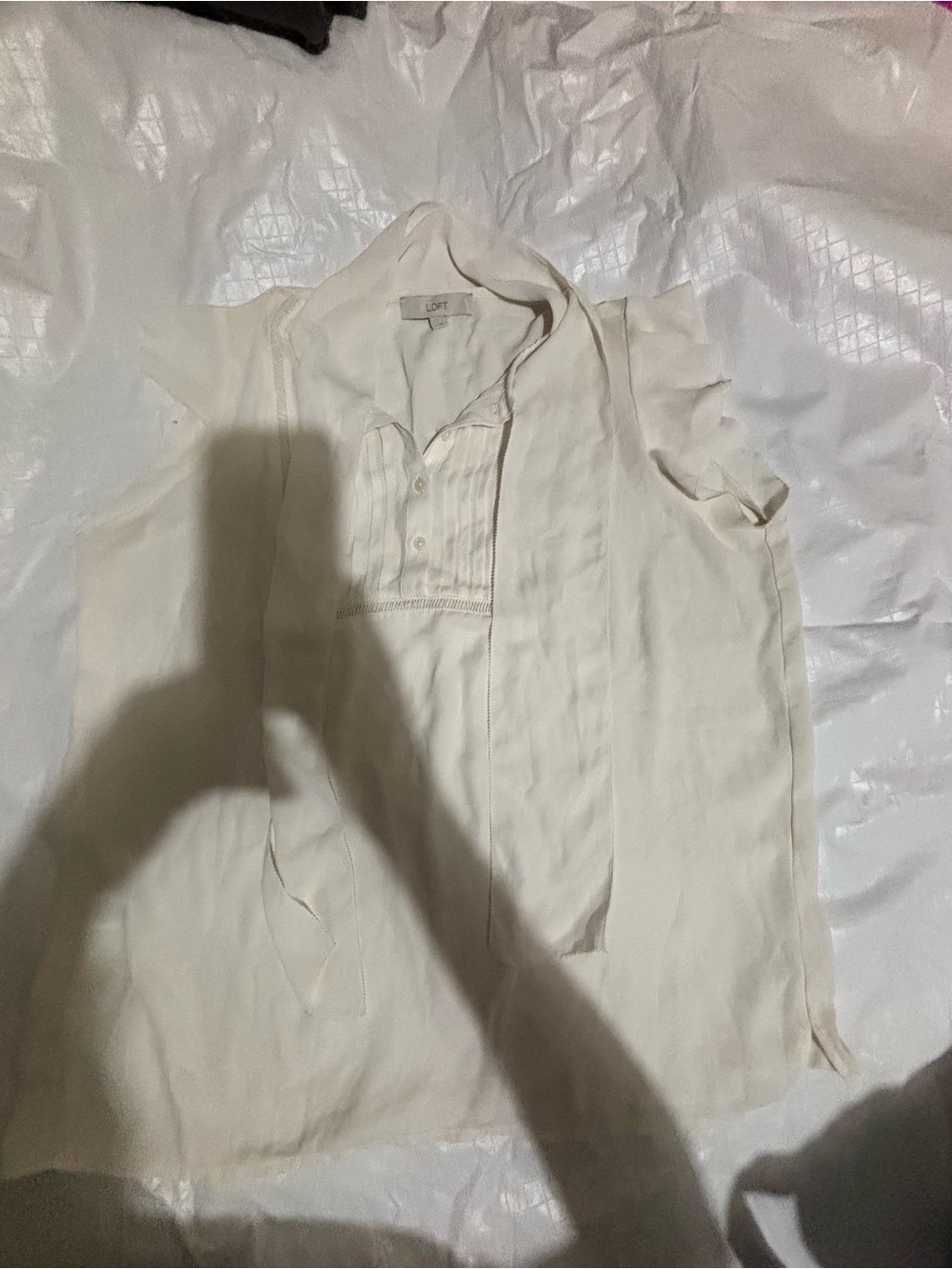 LOFT Cream Sleeveless Quarter Button-Front Shirt Size Large